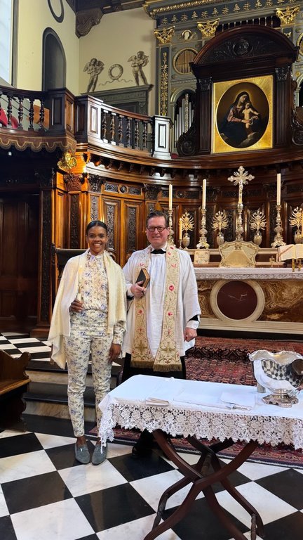 Candace Owens and priest at Brompton Oratory