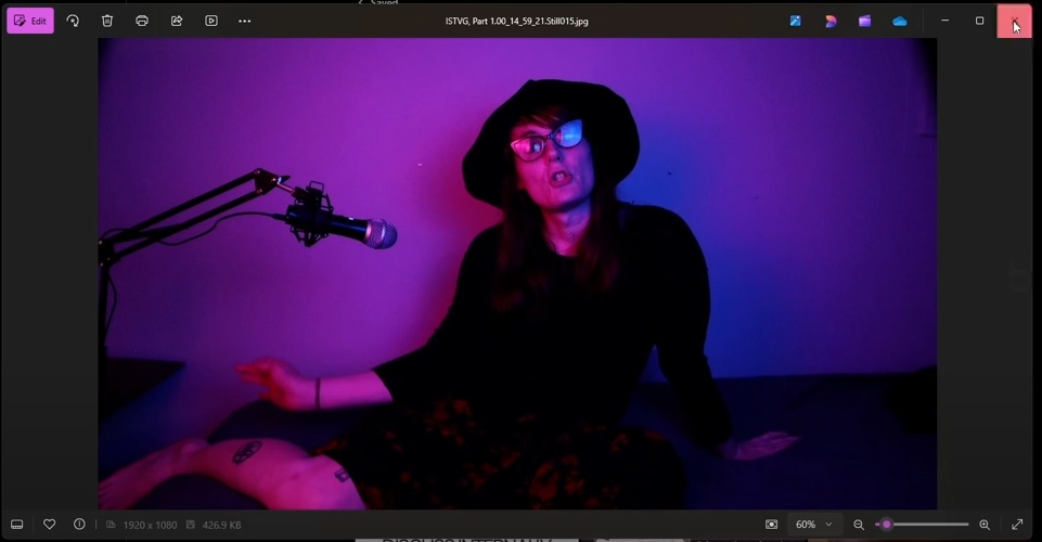 vivianstrangeisawthetvglow02-jpg.71093